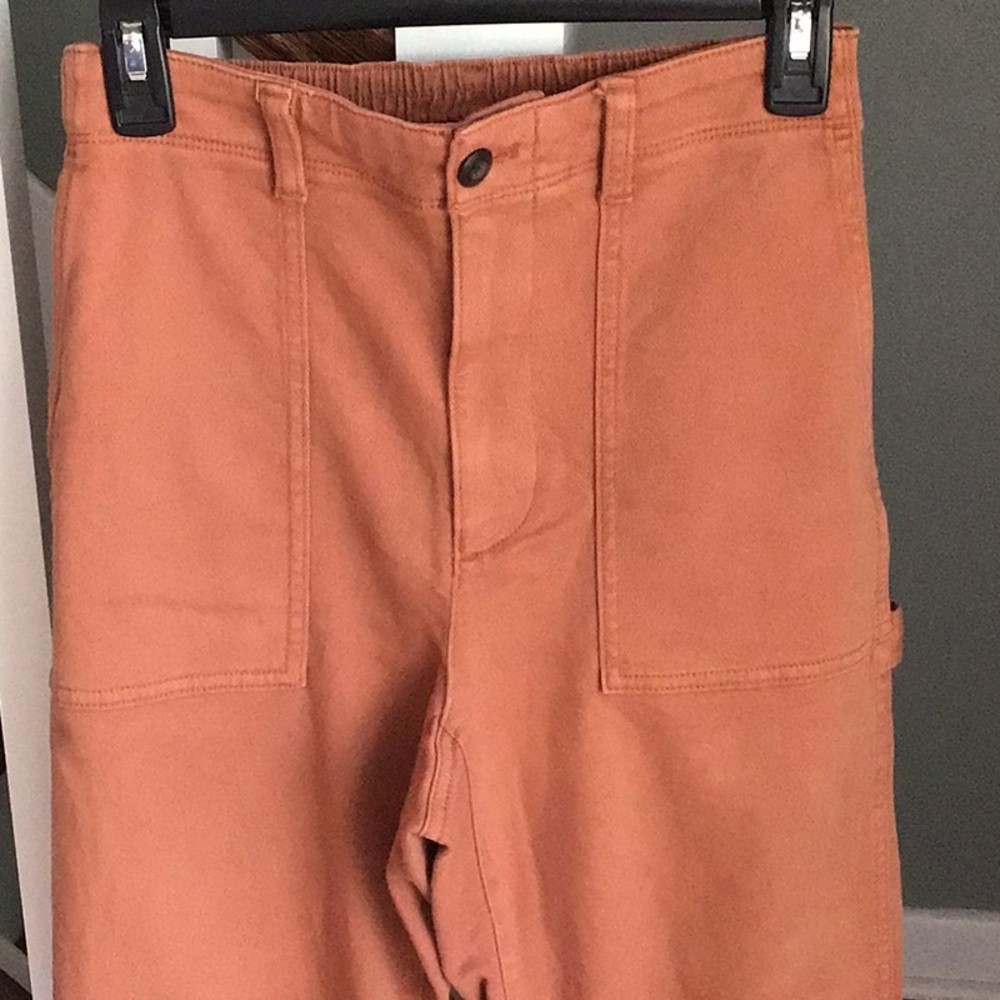 Cute pair of Gap cargo jeans size 2